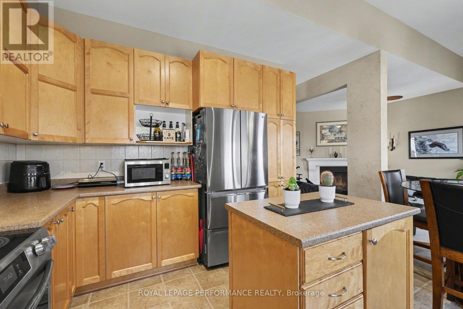 












2202 CLENDENAN CRESCENT

,
Ottawa,




Ontario
K4A4S8

