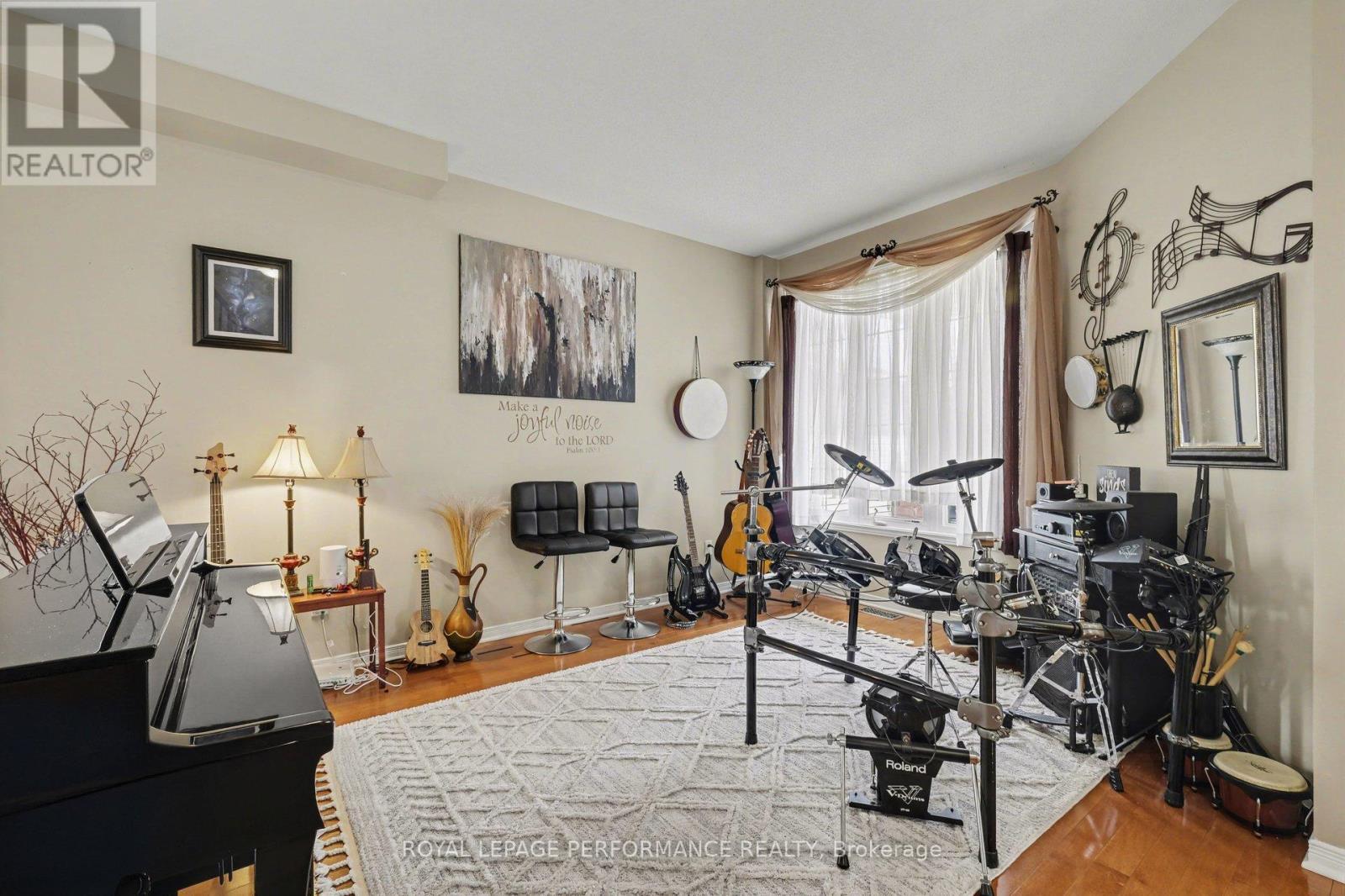 












2202 CLENDENAN CRESCENT

,
Ottawa,




Ontario
K4A4S8

