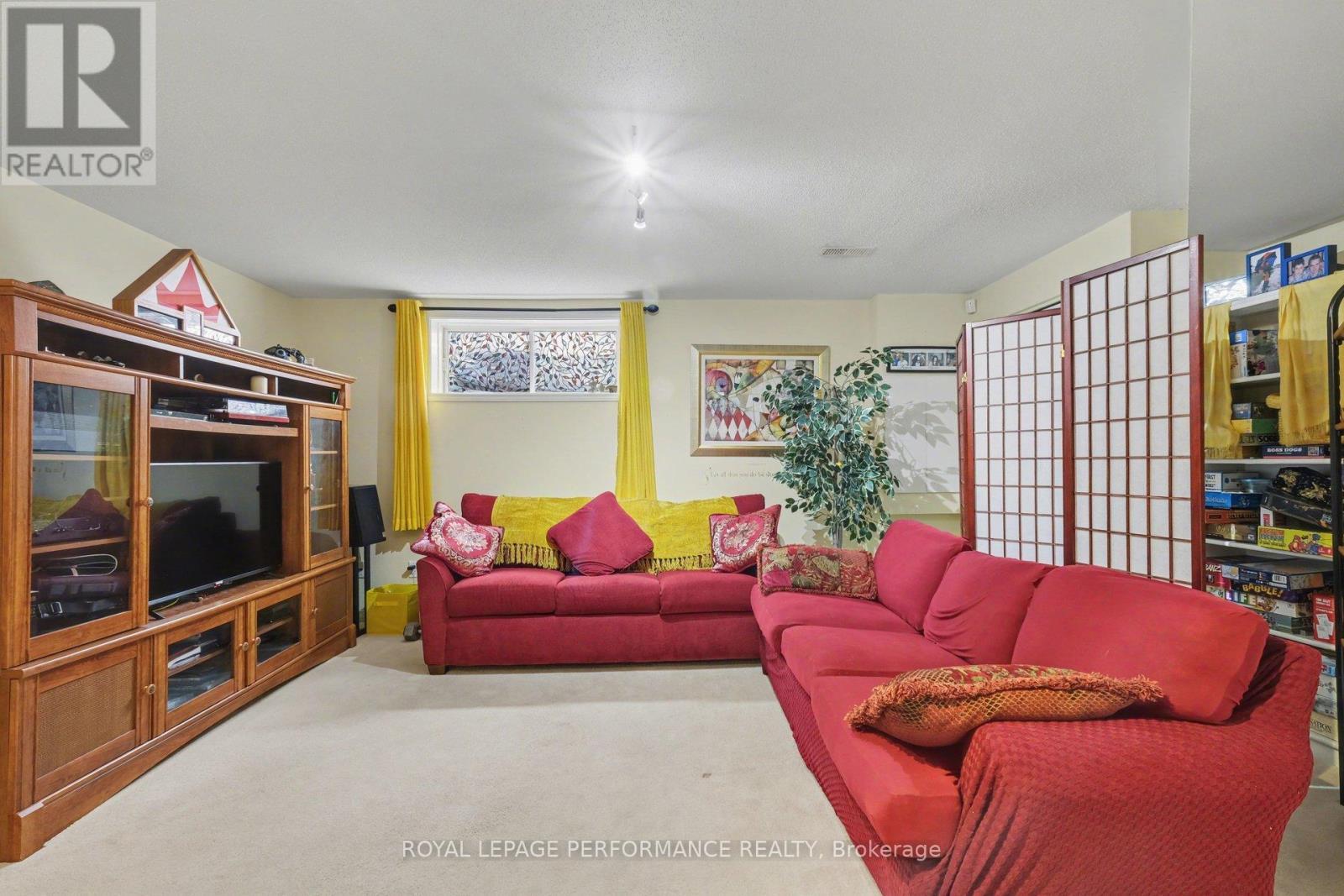 












2202 CLENDENAN CRESCENT

,
Ottawa,




Ontario
K4A4S8

