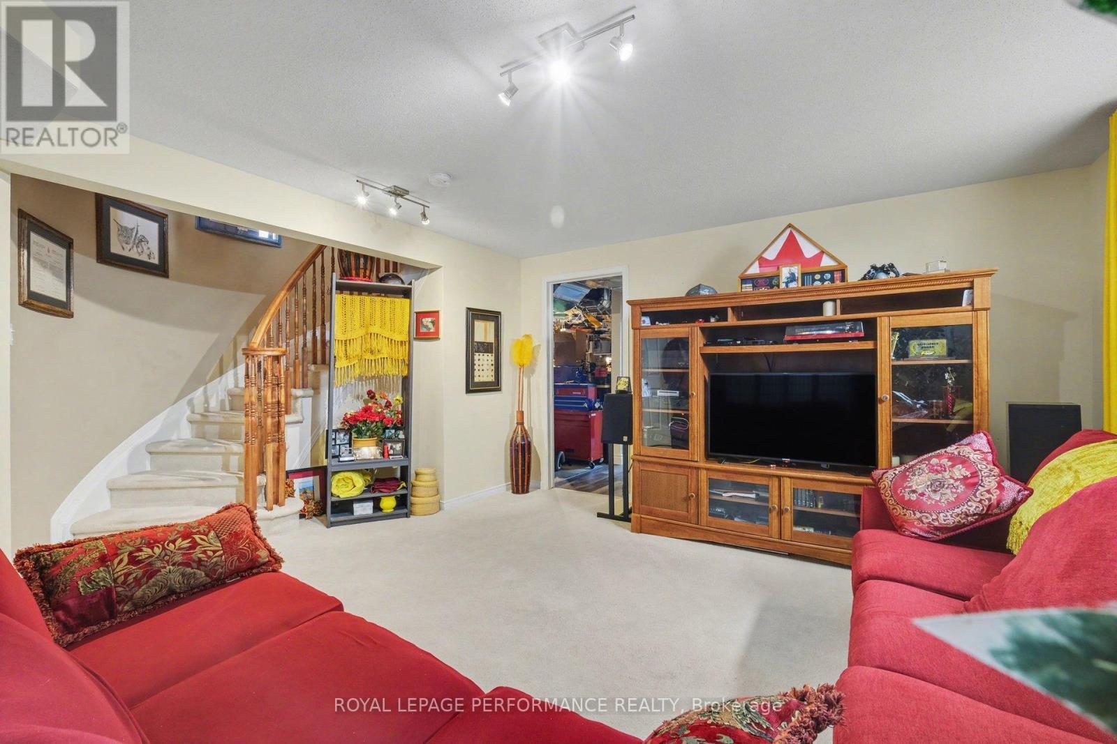 












2202 CLENDENAN CRESCENT

,
Ottawa,




Ontario
K4A4S8

