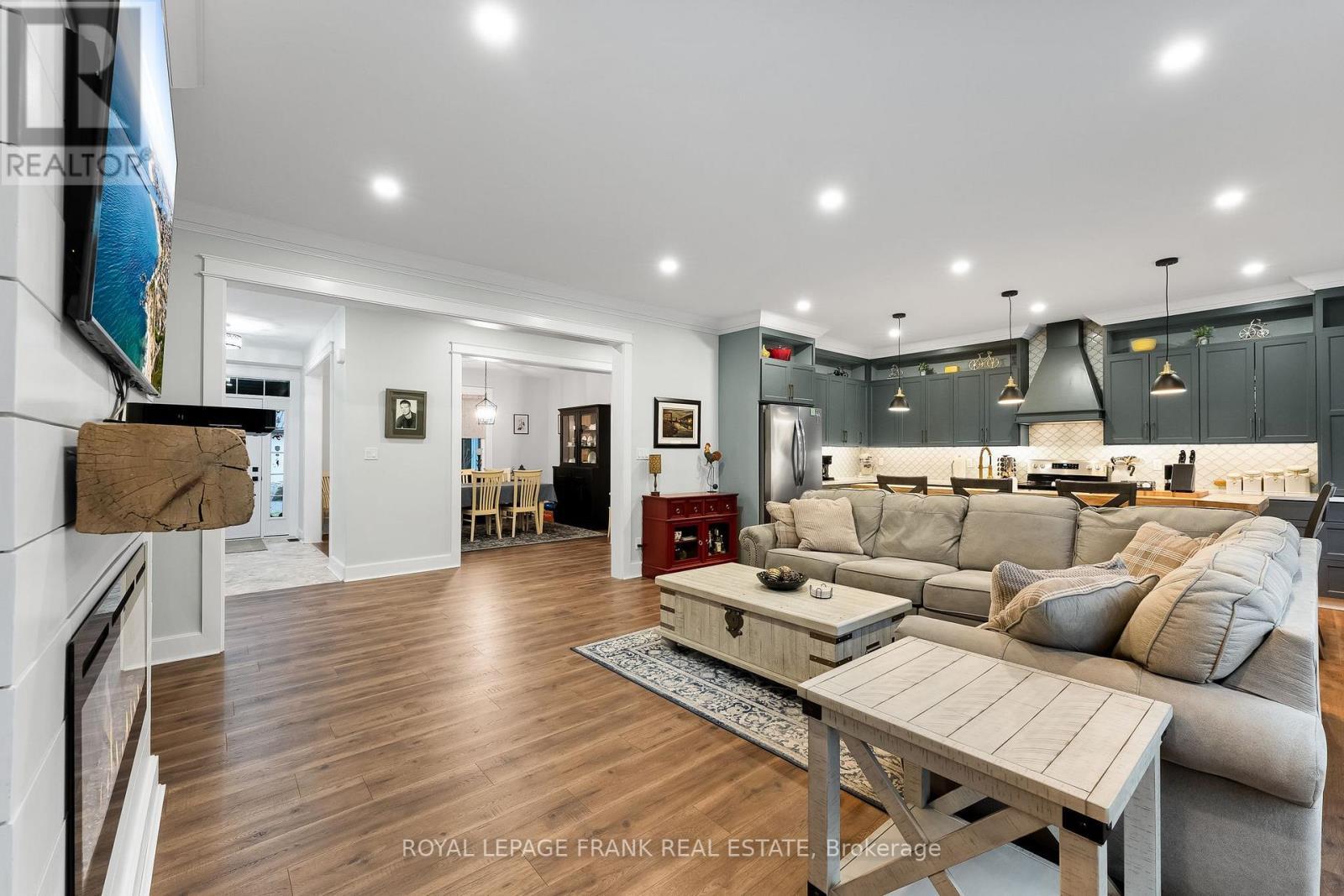 












975 RAY ROAD

,
Centre Hastings,




Ontario
K0K2K0

