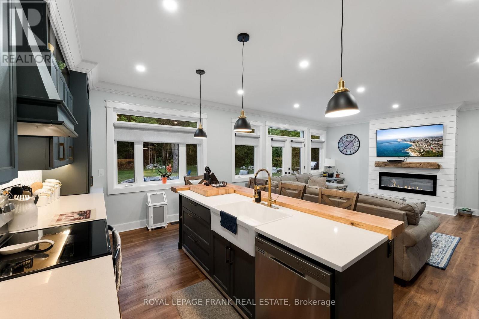 












975 RAY ROAD

,
Centre Hastings,




Ontario
K0K2K0

