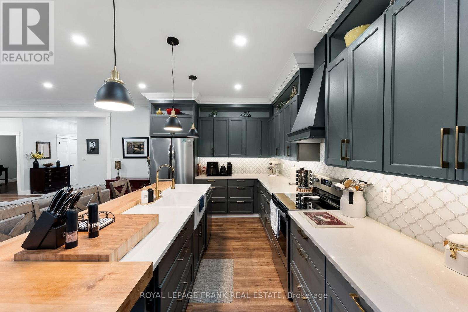












975 RAY ROAD

,
Centre Hastings,




Ontario
K0K2K0

