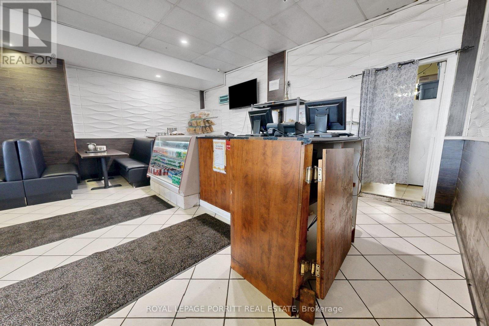 












2633 EGLINTON AVENUE E

,
Toronto,




Ontario
M1K2S2

