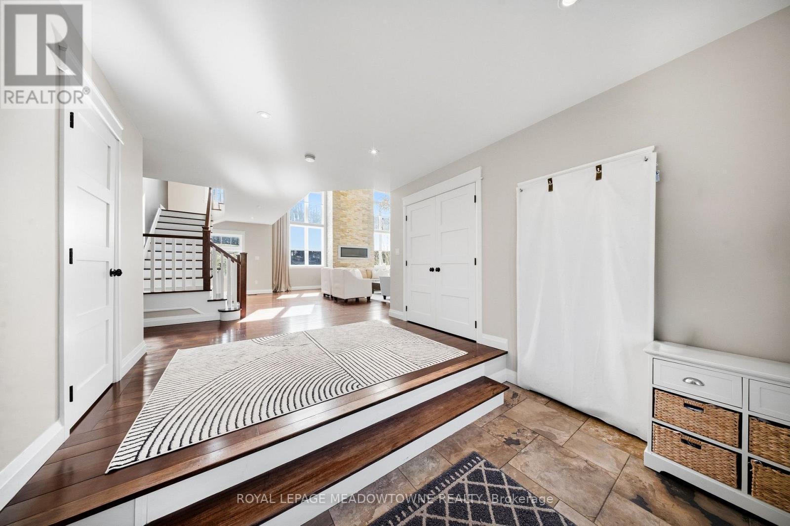 












254 MAIN STREET S

,
Halton Hills,




Ontario
L7G4S5

