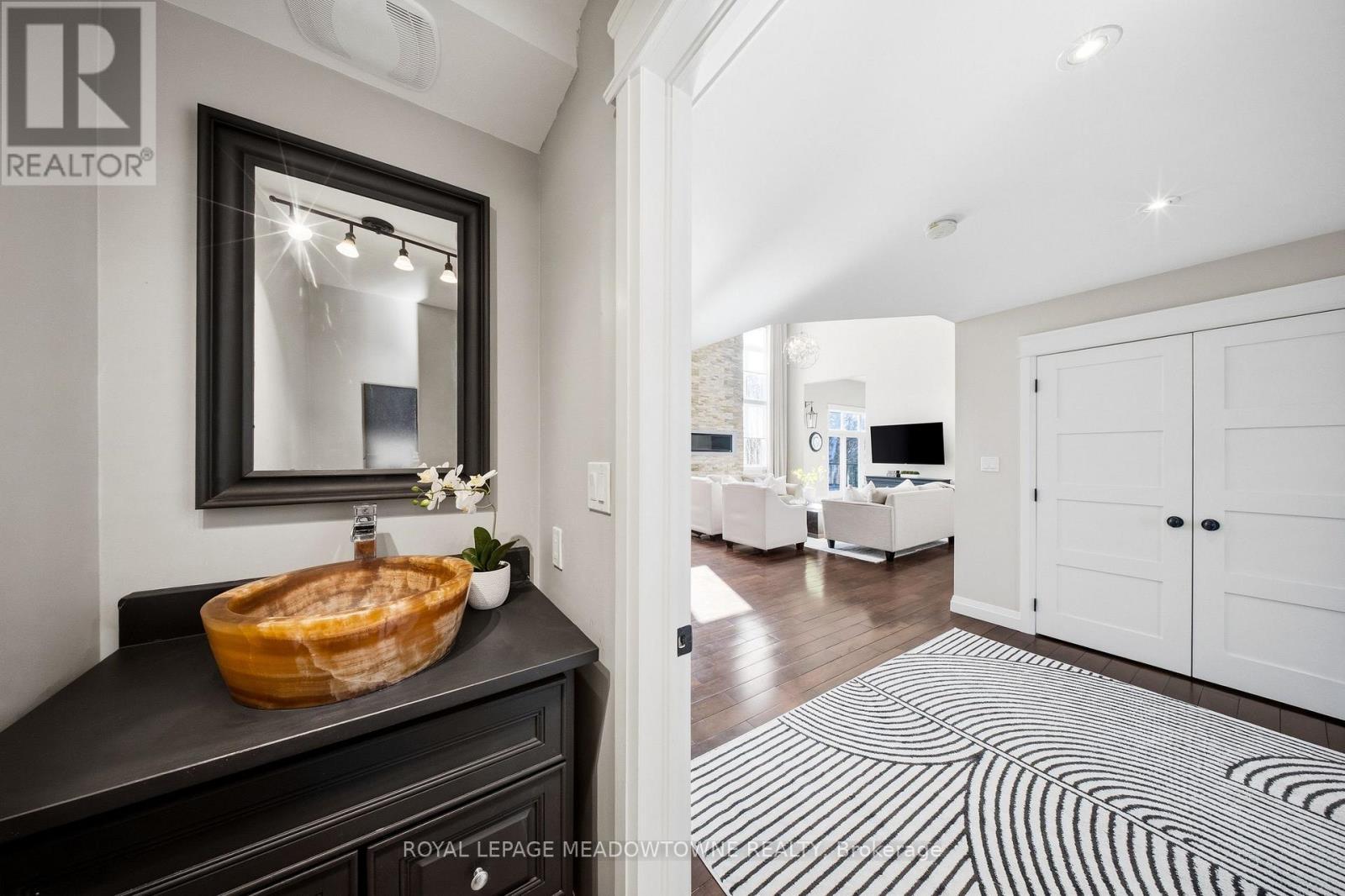 












254 MAIN STREET S

,
Halton Hills,




Ontario
L7G4S5

