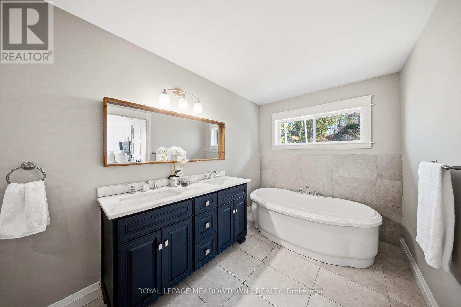 












254 MAIN STREET S

,
Halton Hills,




Ontario
L7G4S5

