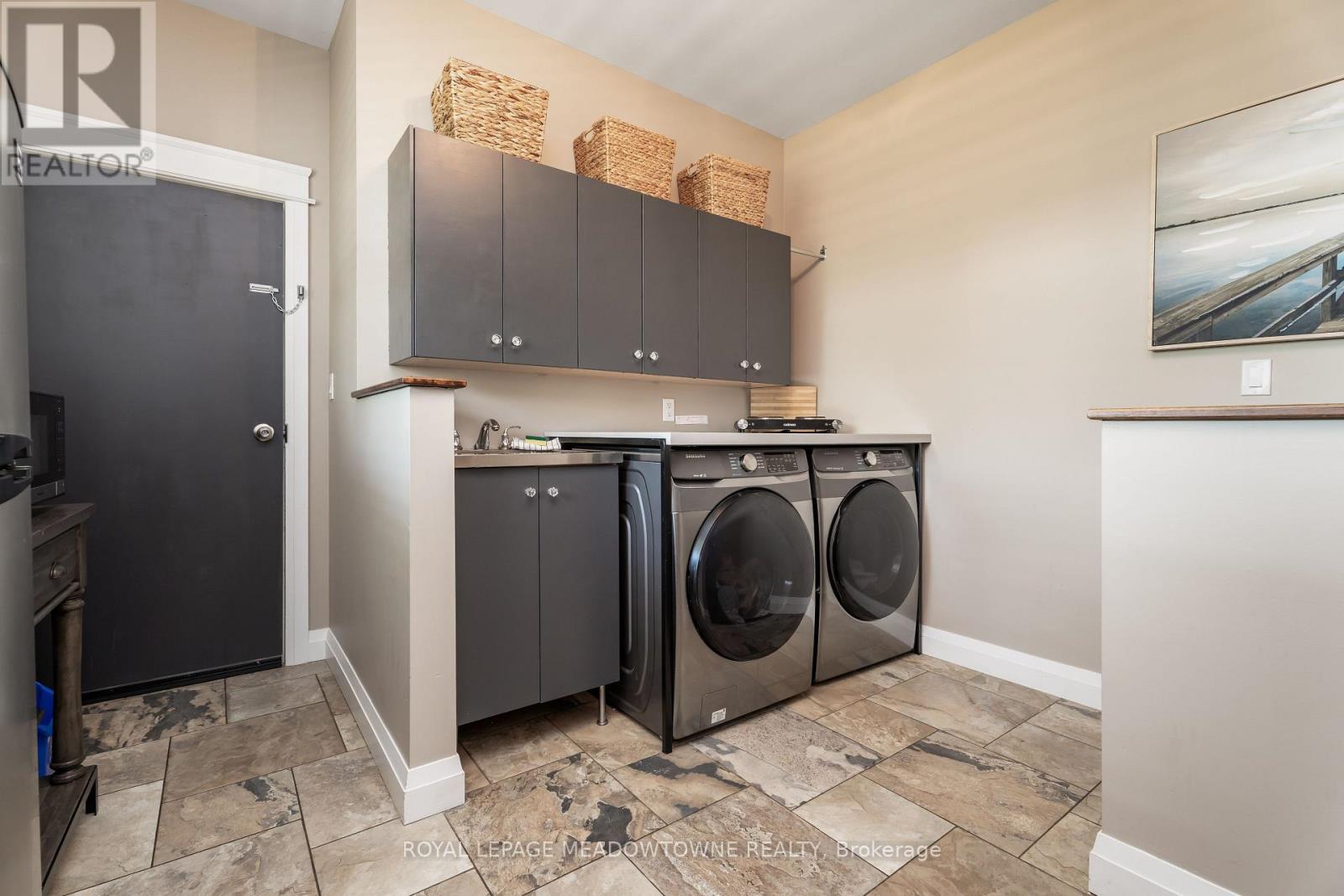 












254 MAIN STREET S

,
Halton Hills,




Ontario
L7G4S5

