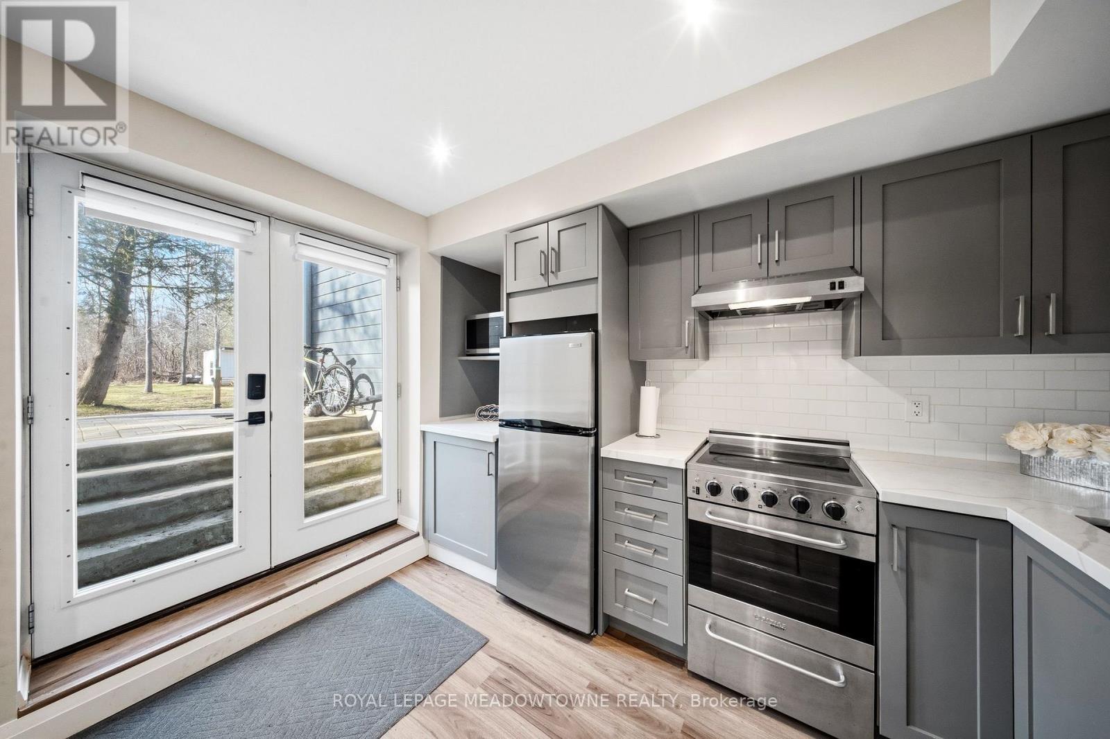 












254 MAIN STREET S

,
Halton Hills,




Ontario
L7G4S5

