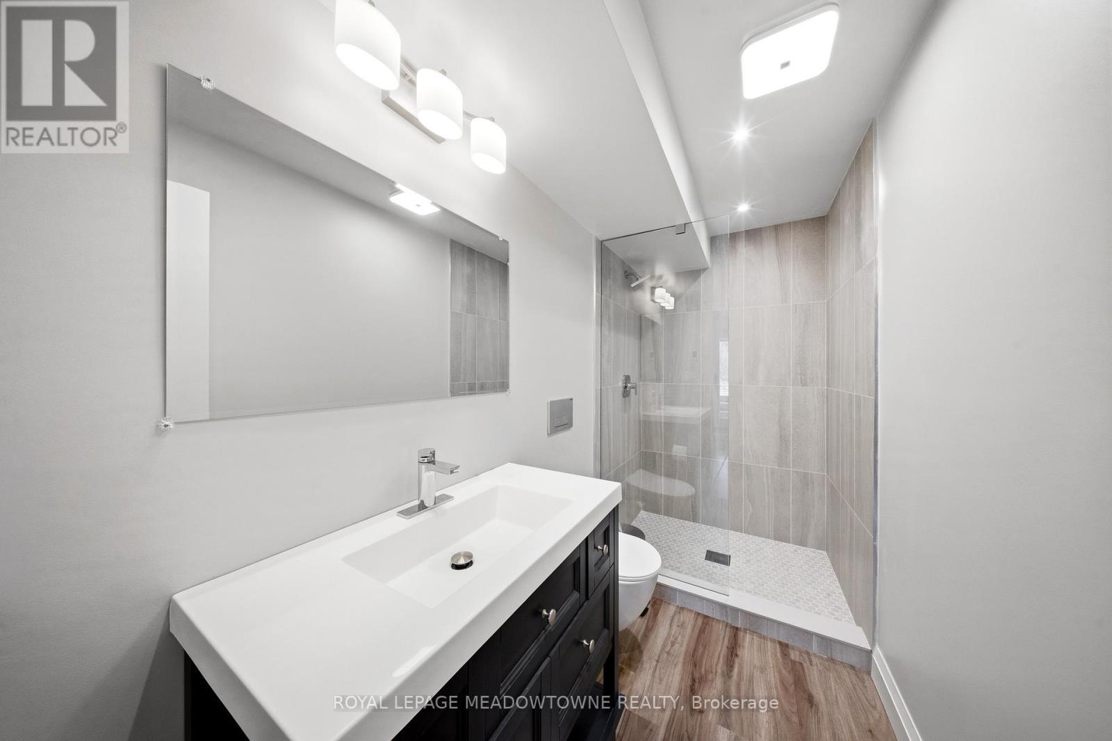 












254 MAIN STREET S

,
Halton Hills,




Ontario
L7G4S5

