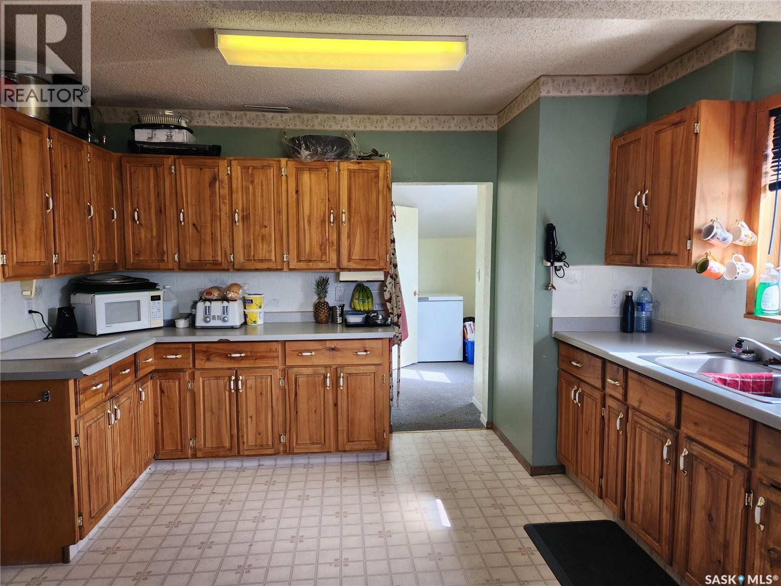 












705 Main STREET

,
Zenon Park,




Saskatchewan
S0E1W0

