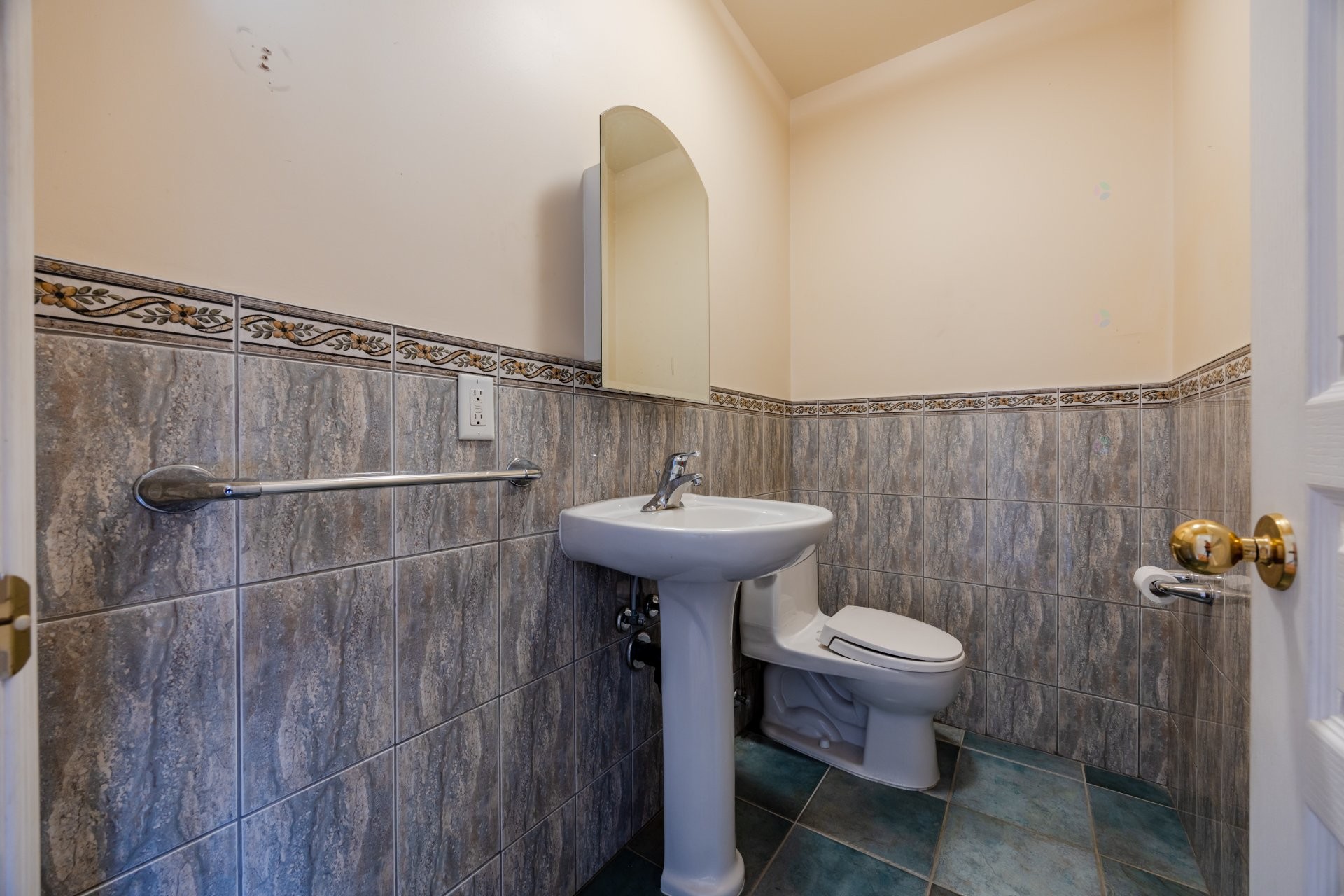 









2384


Ch. du Bord-du-Lac

,
Montréal (L'Île-Bizard/Sainte-Geneviève),




QC
H9C1B1

