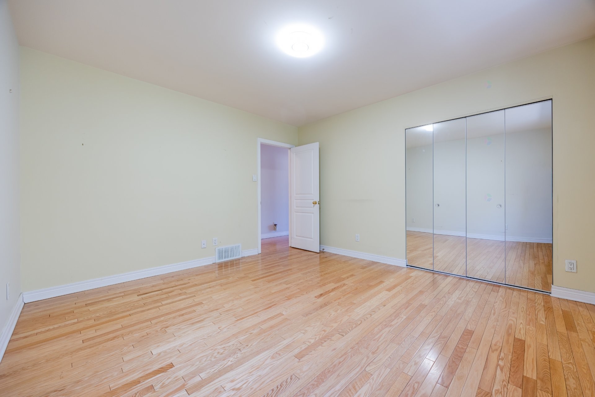 









2384


Ch. du Bord-du-Lac

,
Montréal (L'Île-Bizard/Sainte-Geneviève),




QC
H9C1B1

