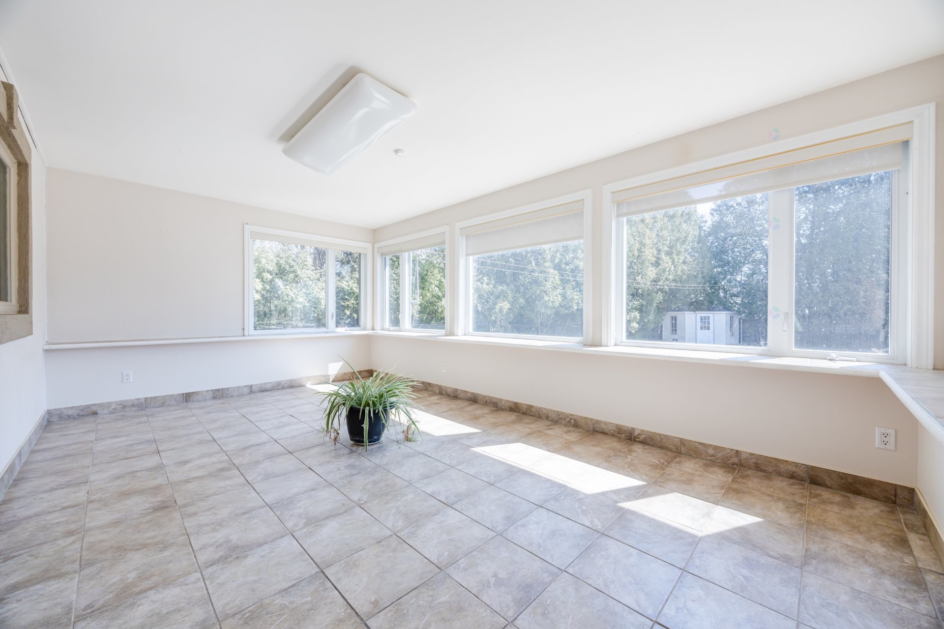 









2384


Ch. du Bord-du-Lac

,
Montréal (L'Île-Bizard/Sainte-Geneviève),




QC
H9C1B1

