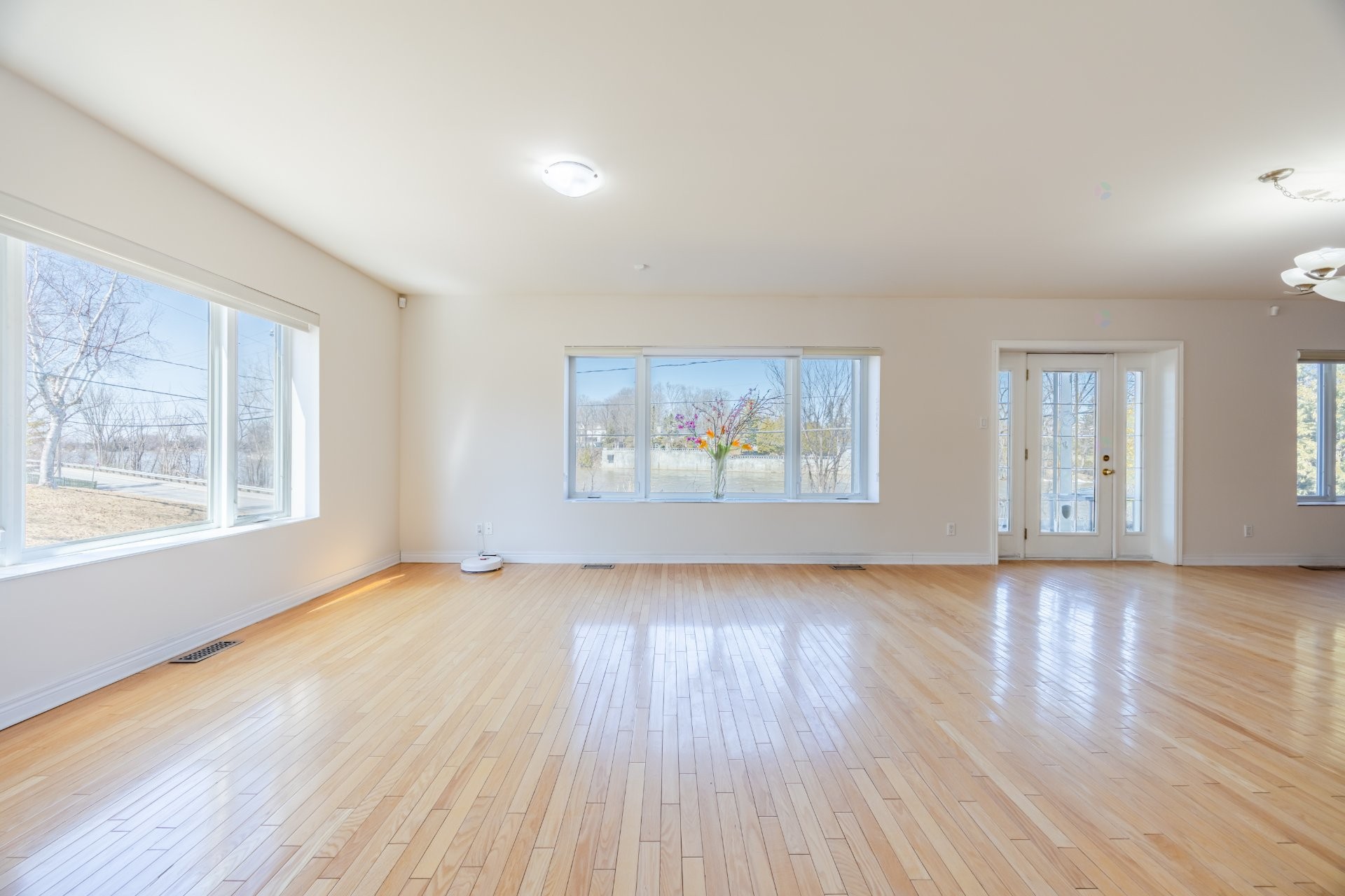 









2384


Ch. du Bord-du-Lac

,
Montréal (L'Île-Bizard/Sainte-Geneviève),




QC
H9C1B1

