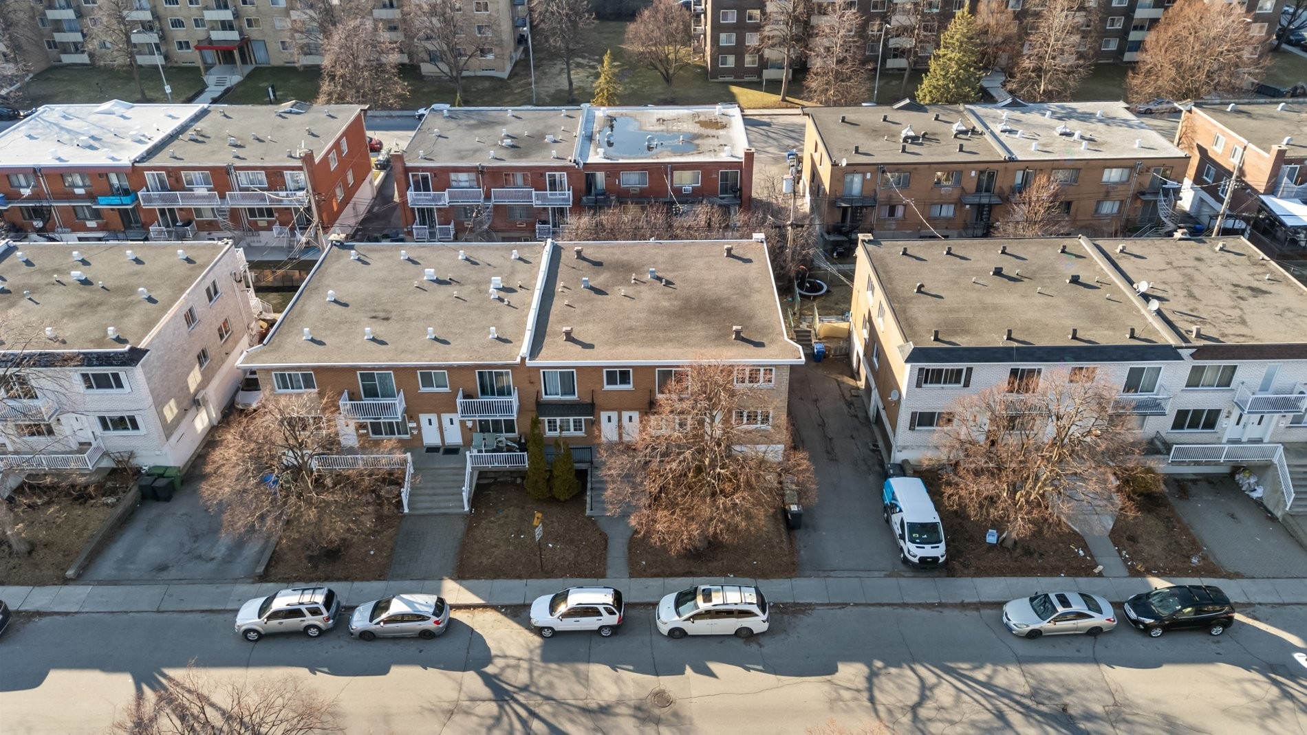 









2365

 - 2369


Rue Hufford

,
Montréal (Saint-Laurent),




QC
H4R1L3

