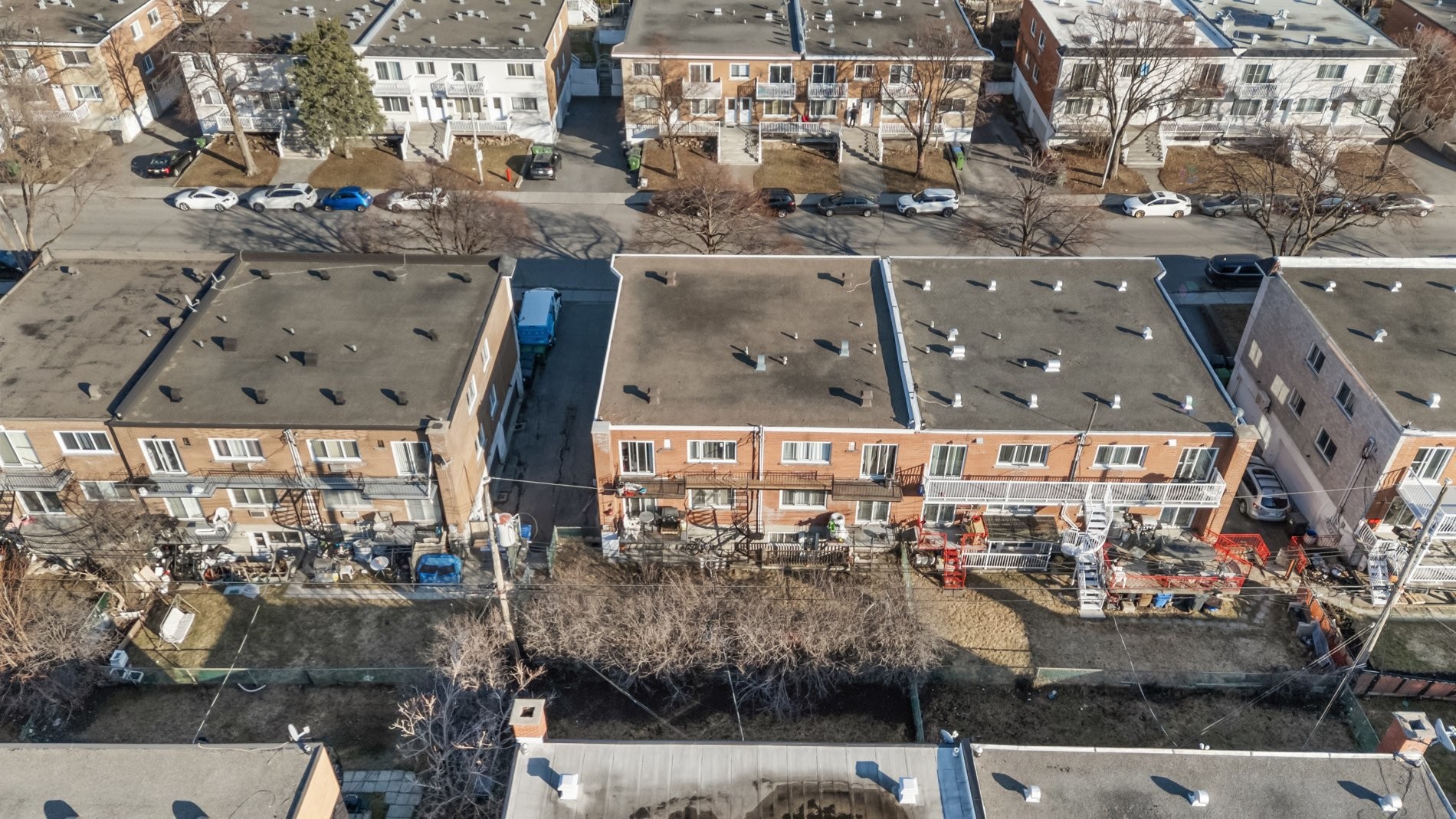 









2365

 - 2369


Rue Hufford

,
Montréal (Saint-Laurent),




QC
H4R1L3

