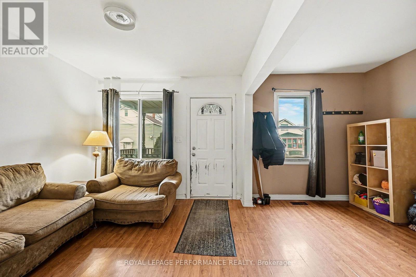 












414 GILLESPIE AVENUE

,
Cornwall,




Ontario
K6H2T5

