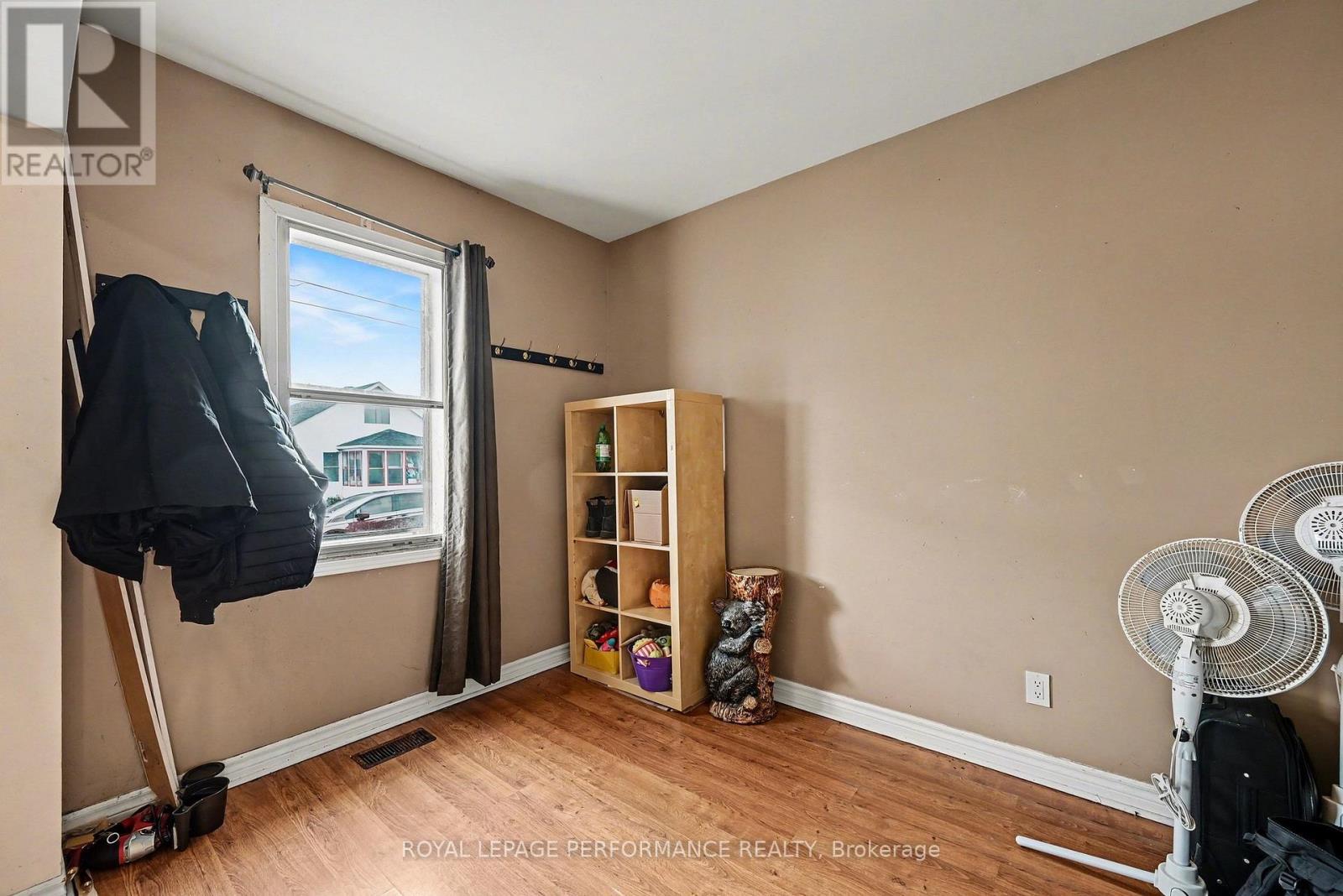 












414 GILLESPIE AVENUE

,
Cornwall,




Ontario
K6H2T5

