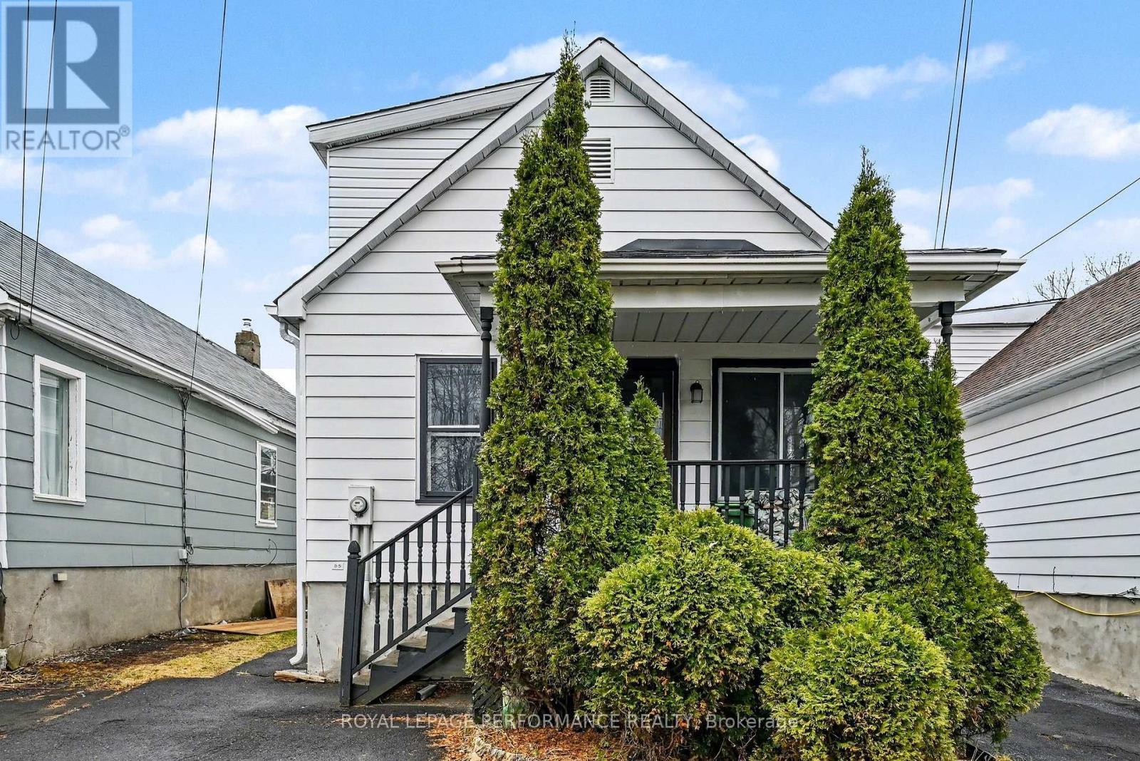 












414 GILLESPIE AVENUE

,
Cornwall,




Ontario
K6H2T5

