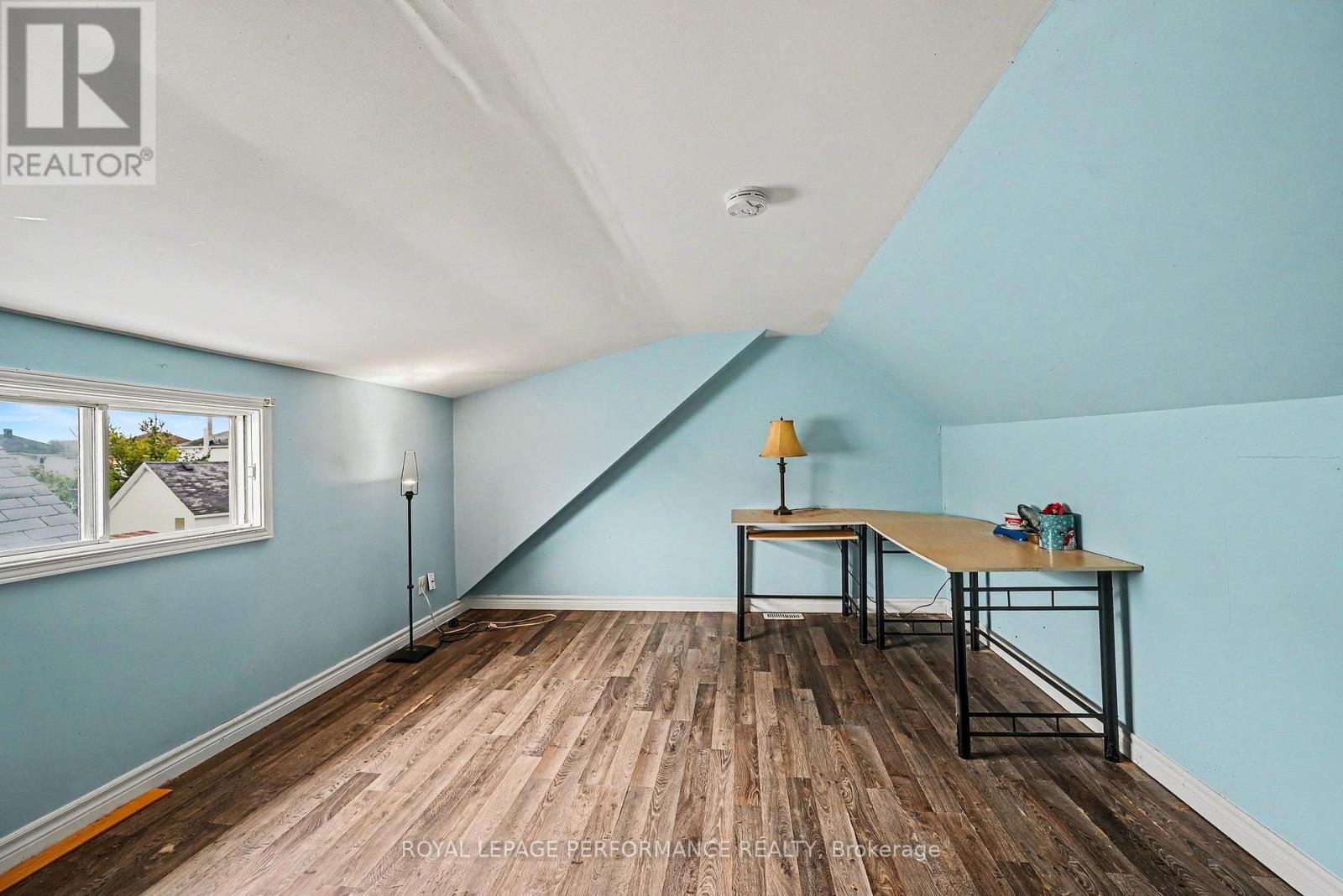 












414 GILLESPIE AVENUE

,
Cornwall,




Ontario
K6H2T5

