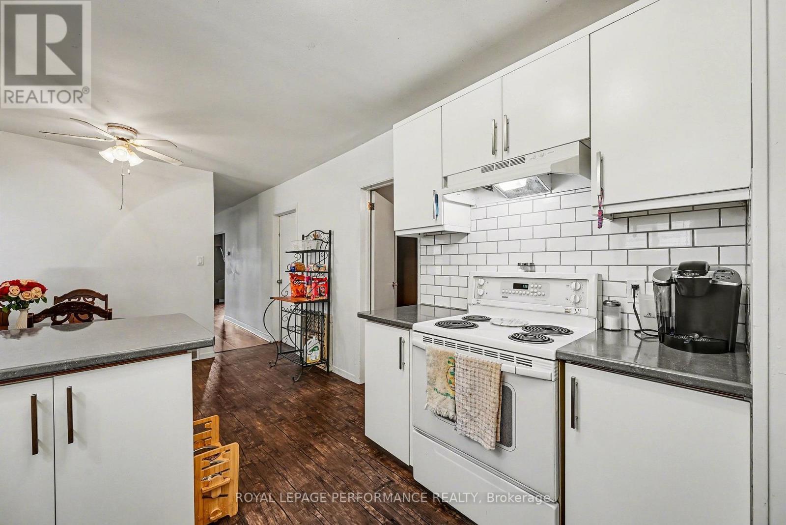 












414 GILLESPIE AVENUE

,
Cornwall,




Ontario
K6H2T5

