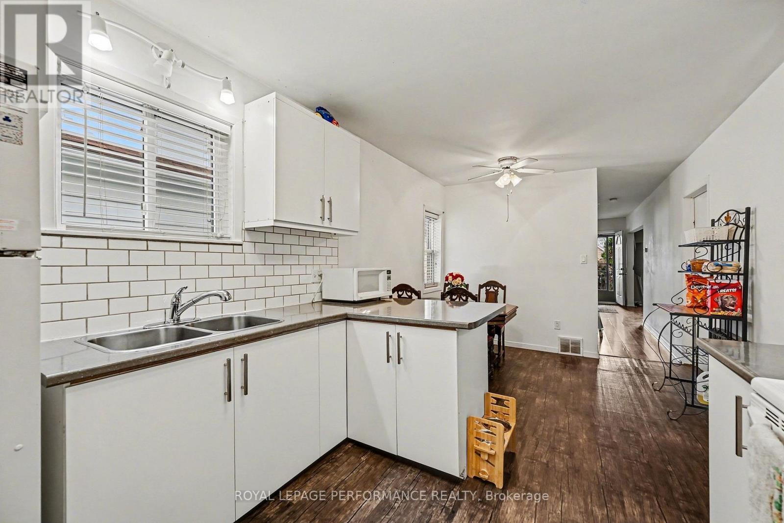 












414 GILLESPIE AVENUE

,
Cornwall,




Ontario
K6H2T5

