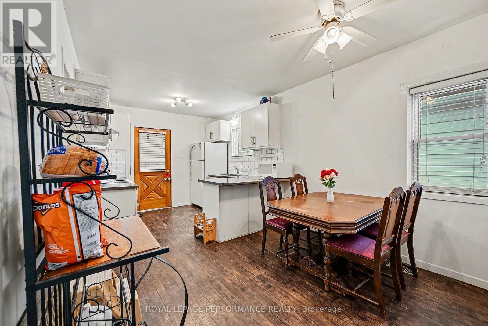 












414 GILLESPIE AVENUE

,
Cornwall,




Ontario
K6H2T5

