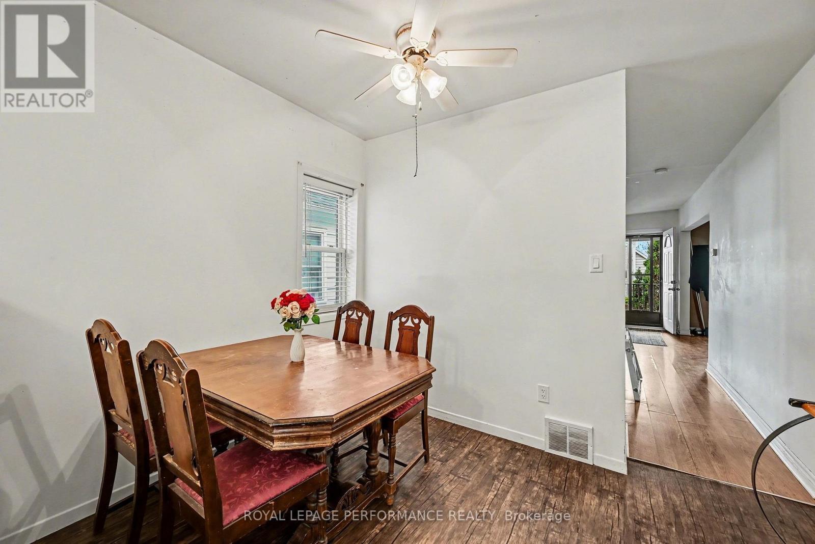 












414 GILLESPIE AVENUE

,
Cornwall,




Ontario
K6H2T5

