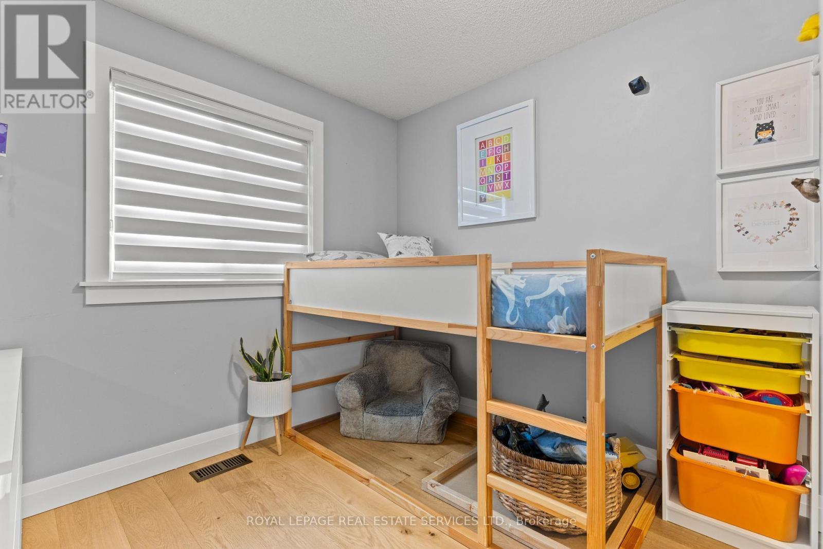 












5 - 2303 MARINE DRIVE

,
Oakville,




Ontario
L6L1C2


