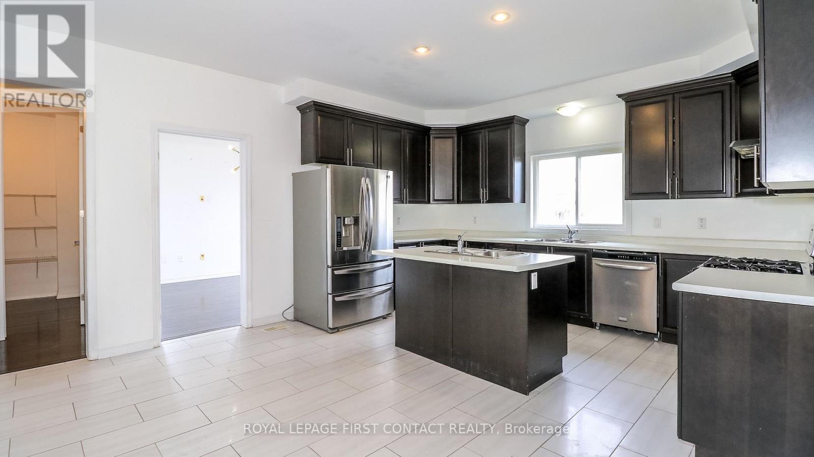 












1965 JANS BOULEVARD

,
Innisfil,




Ontario
L9S0L3

