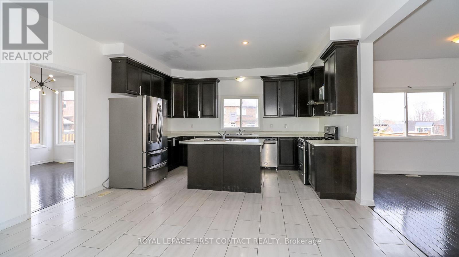 












1965 JANS BOULEVARD

,
Innisfil,




Ontario
L9S0L3

