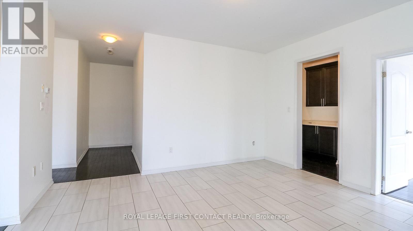 












1965 JANS BOULEVARD

,
Innisfil,




Ontario
L9S0L3

