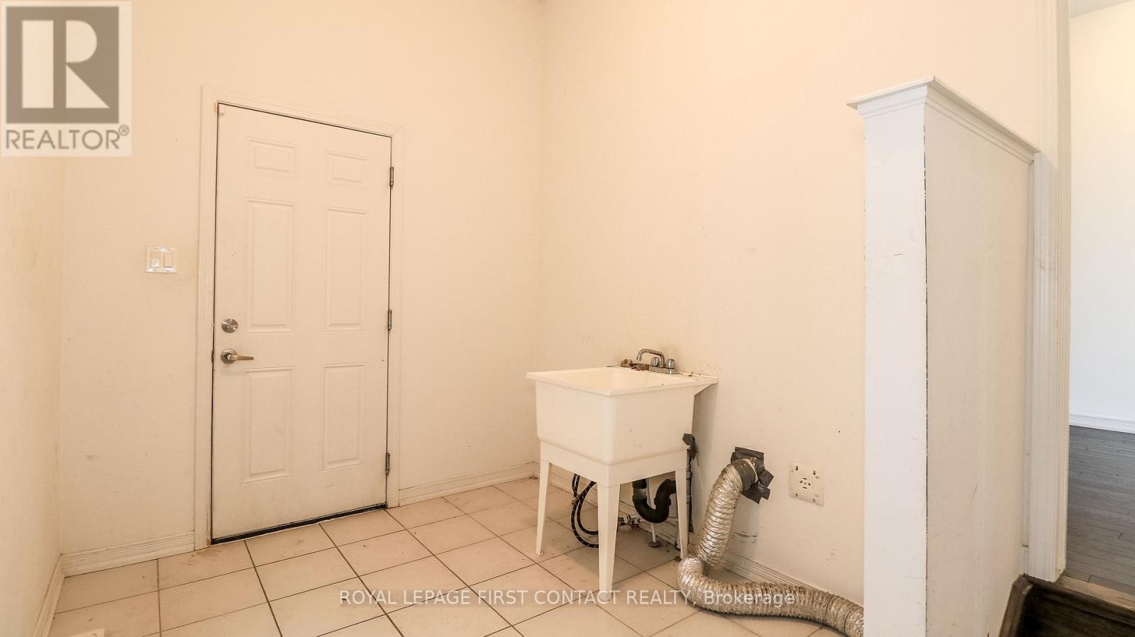 












1965 JANS BOULEVARD

,
Innisfil,




Ontario
L9S0L3

