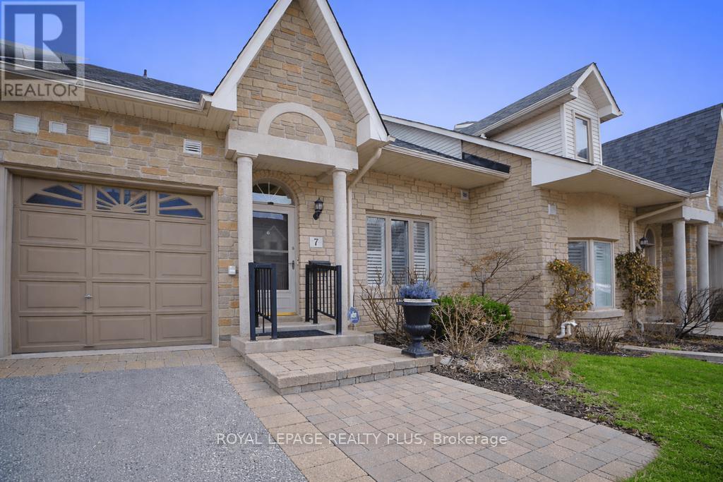 












7 - 1010 CRISTINA COURT

,
Mississauga,




Ontario
L5J4T7

