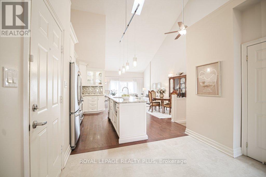 












7 - 1010 CRISTINA COURT

,
Mississauga,




Ontario
L5J4T7

