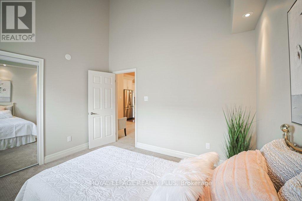 












7 - 1010 CRISTINA COURT

,
Mississauga,




Ontario
L5J4T7

