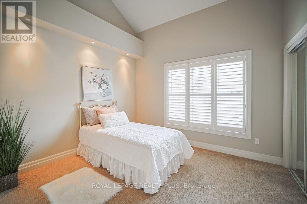 












7 - 1010 CRISTINA COURT

,
Mississauga,




Ontario
L5J4T7

