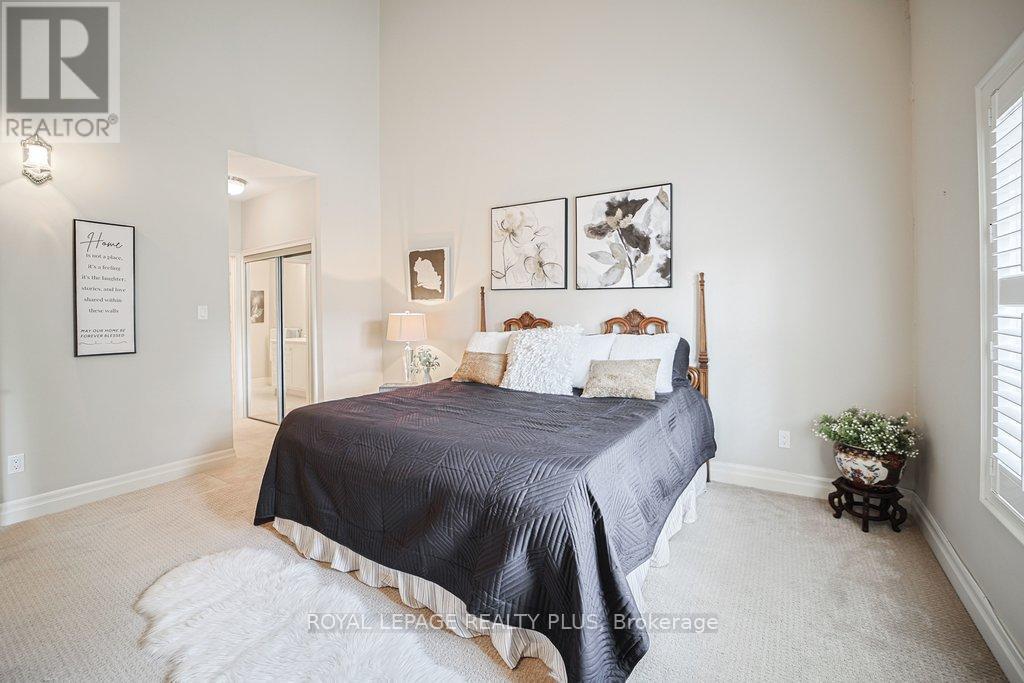 












7 - 1010 CRISTINA COURT

,
Mississauga,




Ontario
L5J4T7

