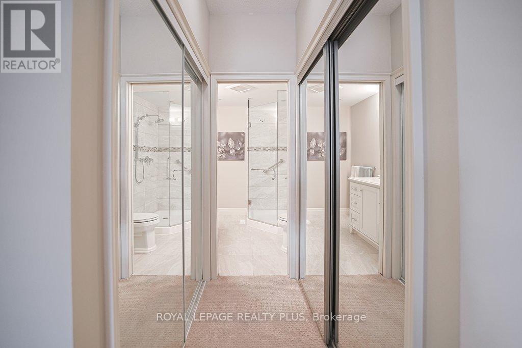 












7 - 1010 CRISTINA COURT

,
Mississauga,




Ontario
L5J4T7

