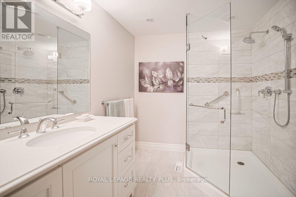 












7 - 1010 CRISTINA COURT

,
Mississauga,




Ontario
L5J4T7

