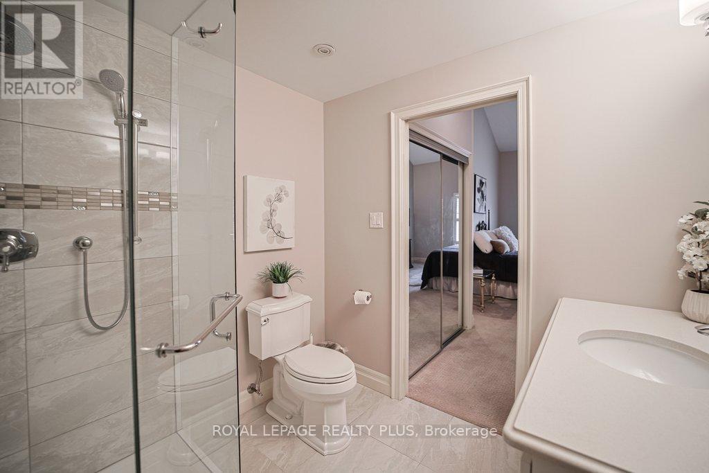 












7 - 1010 CRISTINA COURT

,
Mississauga,




Ontario
L5J4T7

