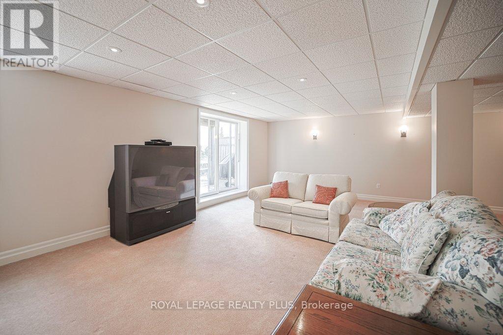 












7 - 1010 CRISTINA COURT

,
Mississauga,




Ontario
L5J4T7

