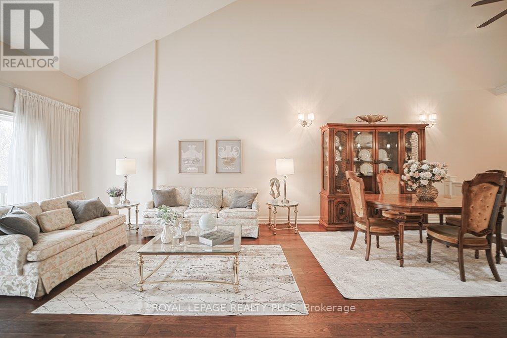 












7 - 1010 CRISTINA COURT

,
Mississauga,




Ontario
L5J4T7

