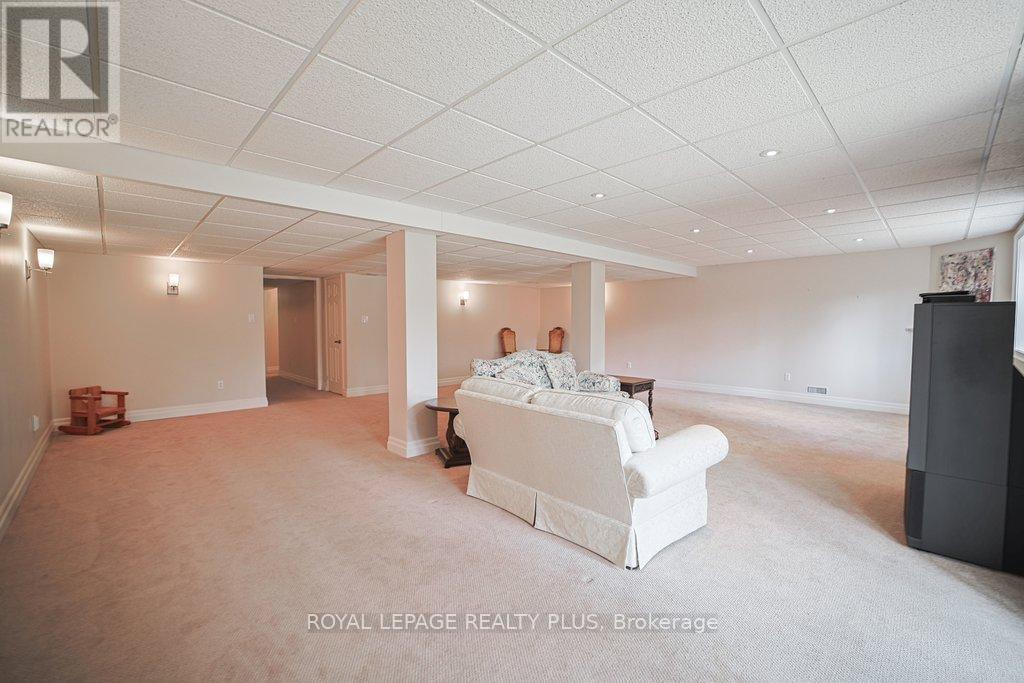 












7 - 1010 CRISTINA COURT

,
Mississauga,




Ontario
L5J4T7

