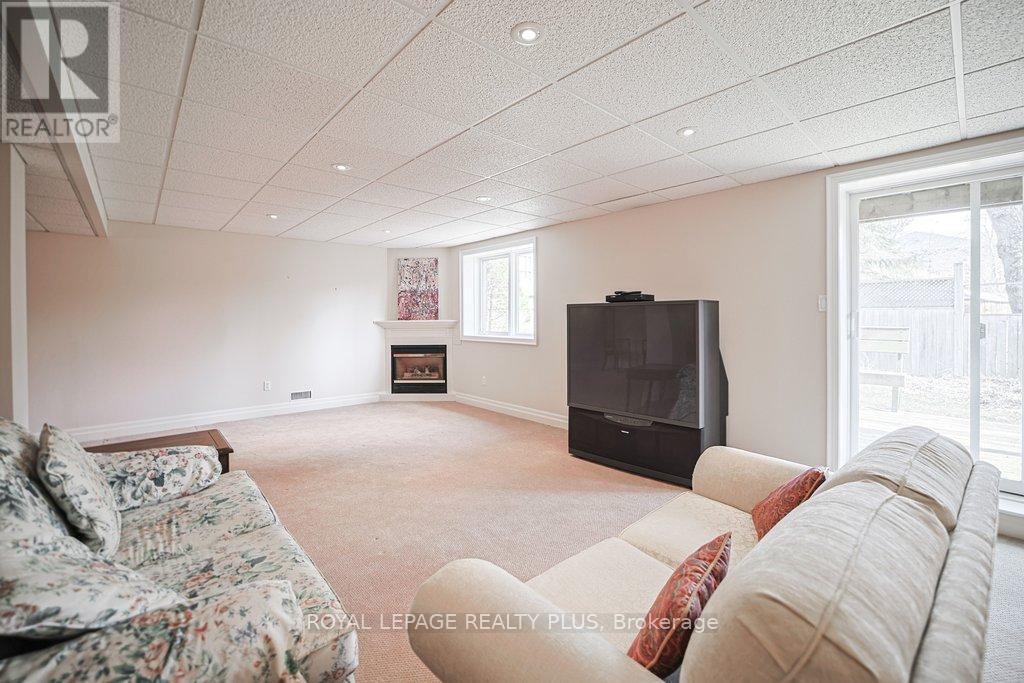 












7 - 1010 CRISTINA COURT

,
Mississauga,




Ontario
L5J4T7

