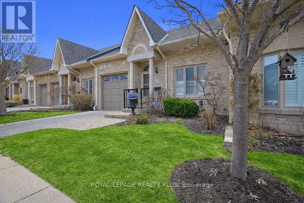 












7 - 1010 CRISTINA COURT

,
Mississauga,




Ontario
L5J4T7

