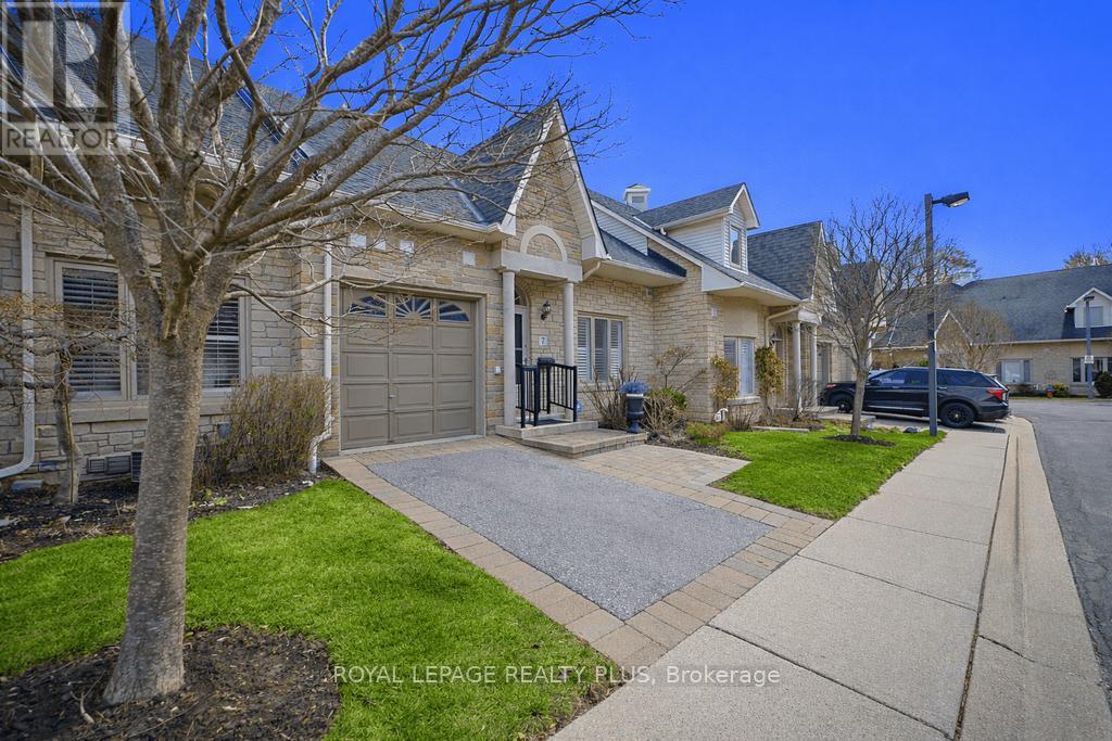 












7 - 1010 CRISTINA COURT

,
Mississauga,




Ontario
L5J4T7

