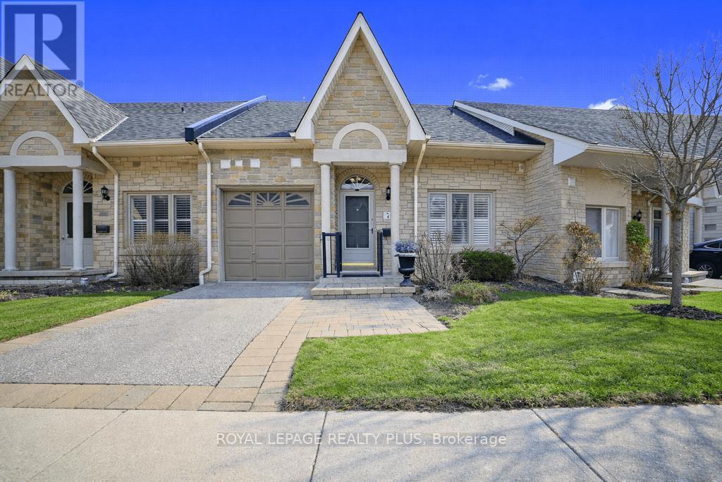 












7 - 1010 CRISTINA COURT

,
Mississauga,




Ontario
L5J4T7

