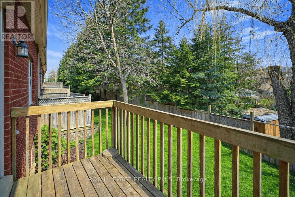 












7 - 1010 CRISTINA COURT

,
Mississauga,




Ontario
L5J4T7

